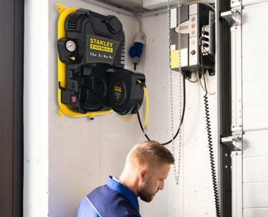 Stanley Fatmax Compressor, ölfreier Luftkompressor mit selbstaufrollender Kabeltrommel, Wandmontage, 1,5 PS, 8 bar, Tankinhalt 2 L