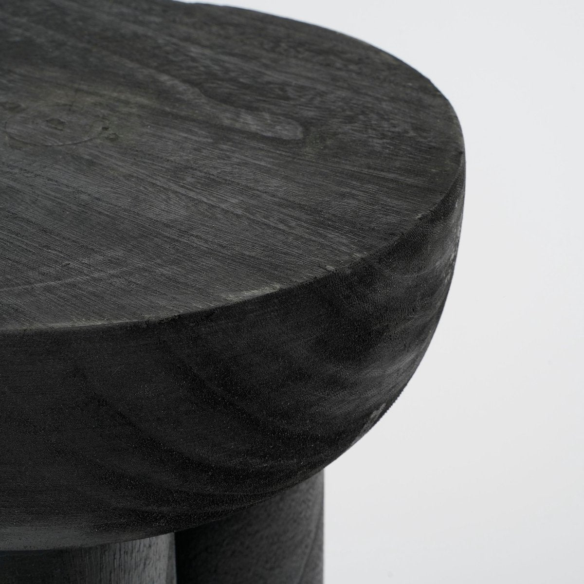 Mica Decorations Latty Beistelltisch - Ø30 x H50 cm - Massivholz Paulownia - Schwarz - Industriedesign