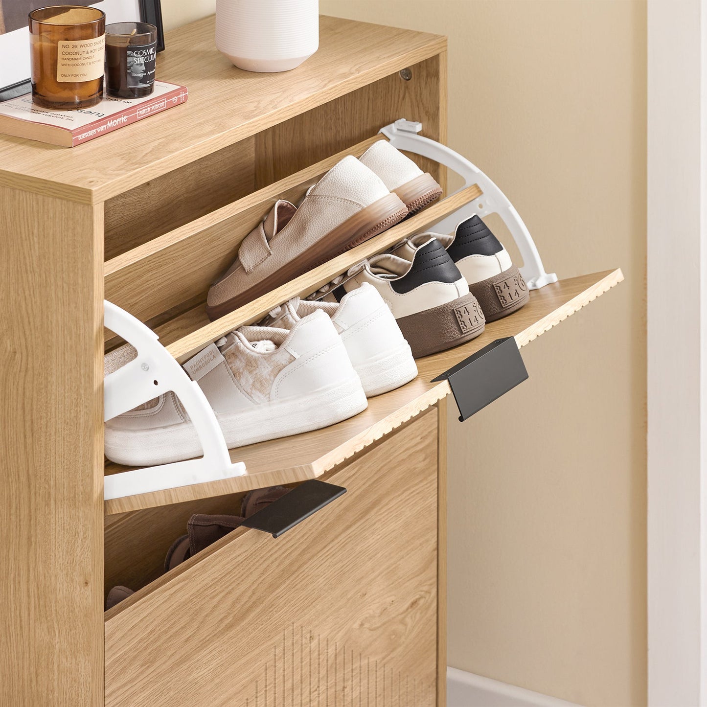 SoBuy FSR200-N Schuhschrank 60x24x88 cm - Helles Holz - Kompaktes Design mit 2 Klappen, Kippsicherung und Platz für 8 Paar Schuhe