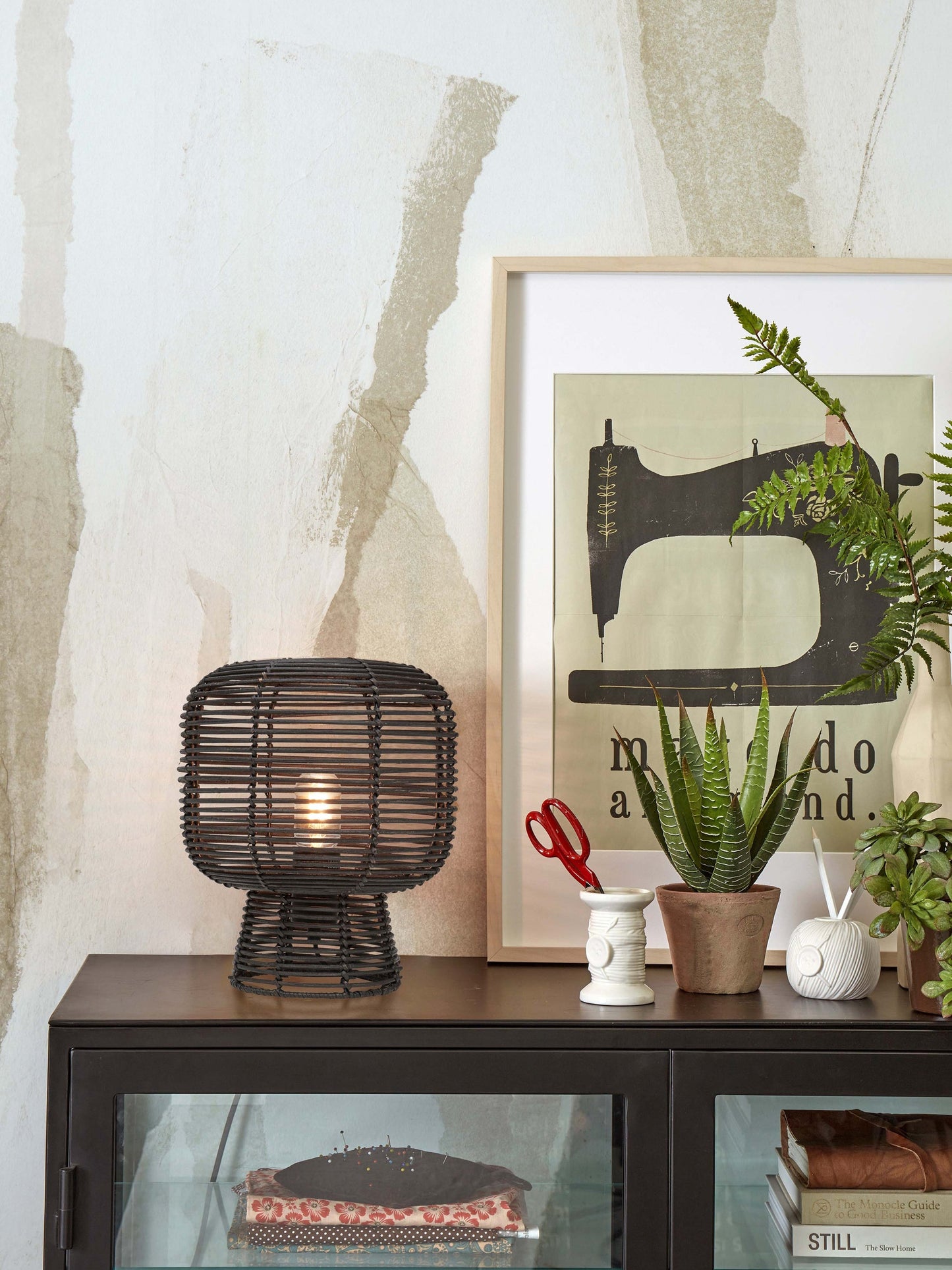 Good&Mojo TANAMI Tischleuchte 30 cm - Schwarzes Rattan - Langlebiges Design - Ø27 cm