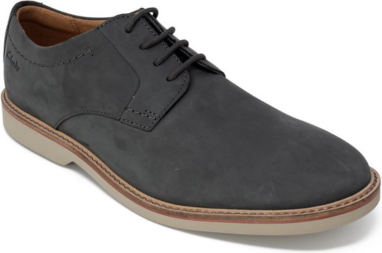 Schlichte Spitzenschuhe mit Lederfutter