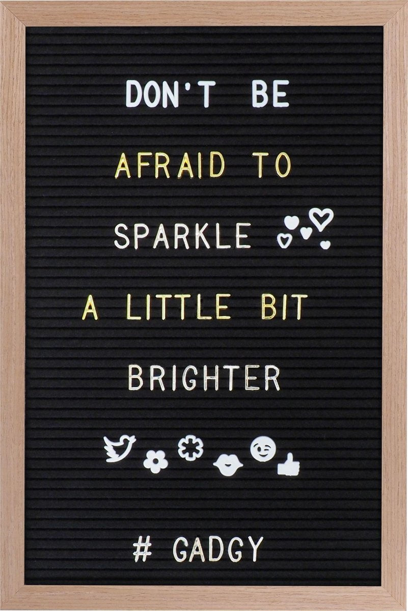 Gadgy Letter Board Schwarzer Filz - Holzrahmen - 30x45cm - inklusive 3 Farben von Buchstaben etc.