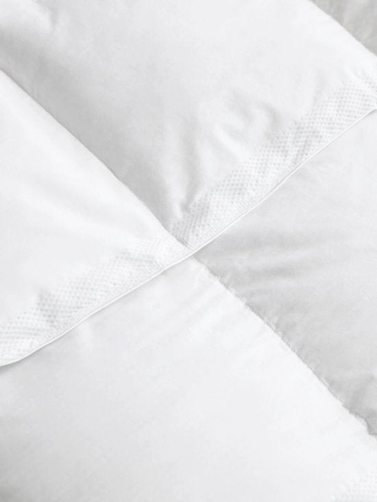 HOME by TEMPUR® Bettdecke - Daunendecke - 260 x 240 cm - Sommerbett - leichte Bettdecke - waschbar
