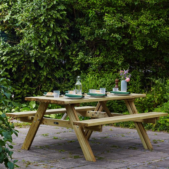 AXI Julie Picknicktisch aus Holz, klassisch, 177 x 154 cm – Naturfarben