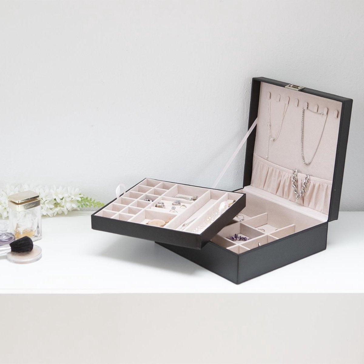 LifeGoods Schmuckkästchen - Schmuckaufbewahrung - 24 Fächer - Schwarz/Beige