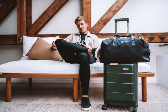ONYX® Handgepäck Koffer - Spinner-Räder - Doppeltes TSA-Schloss - Praktische Fronttasche - 35 L - 55 cm - Oliv