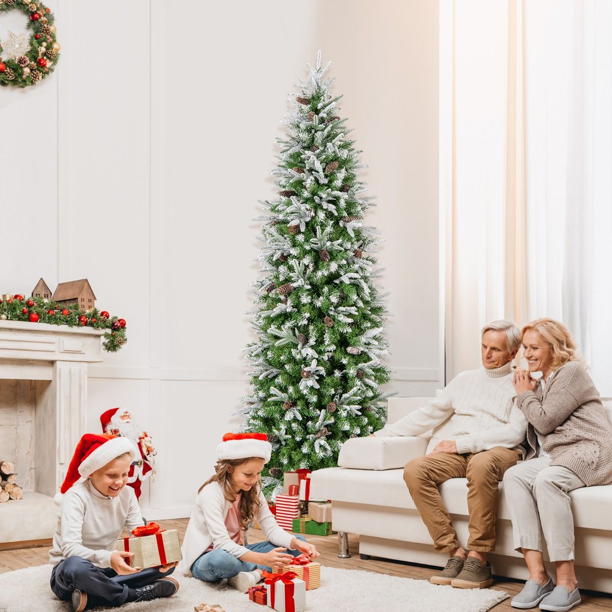 Coast Künstlicher Weihnachtsbaum 225 cm Grün/Weiß - Vorbeleuchtet mit Warm White LED - Scharnierkonstruktion - 913 Zweige - Mit Schnee und Tannenzapfen