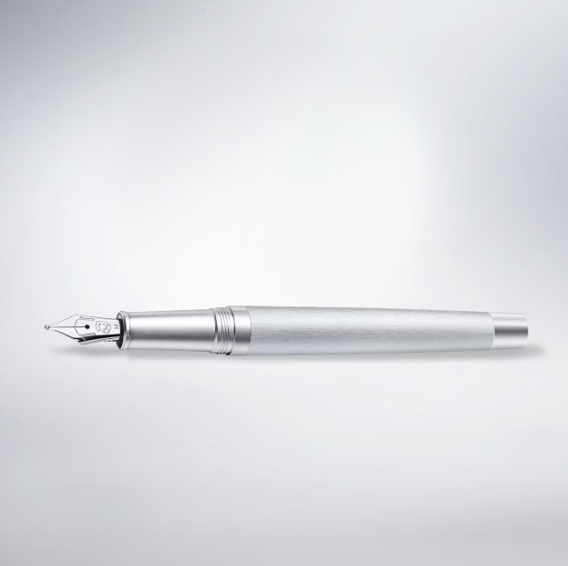 Staedtler Füllfederhalter Initium Metallum M - Silber, 14 cm - Inklusive luxuriöser Geschenkbox