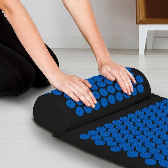 LifeGoods Akupressurmatte mit Kissen - Shakti Matte - Nagelmatte inkl. 2x Triggerpunkt Ball - 66x40x2cm - Schwarz/Blau