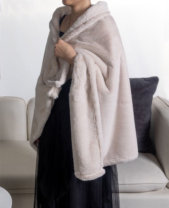 Cape Oxford – 75 x 150 cm – Superweich und herrlich warm – Kunstfell 500 g/m² – Beige