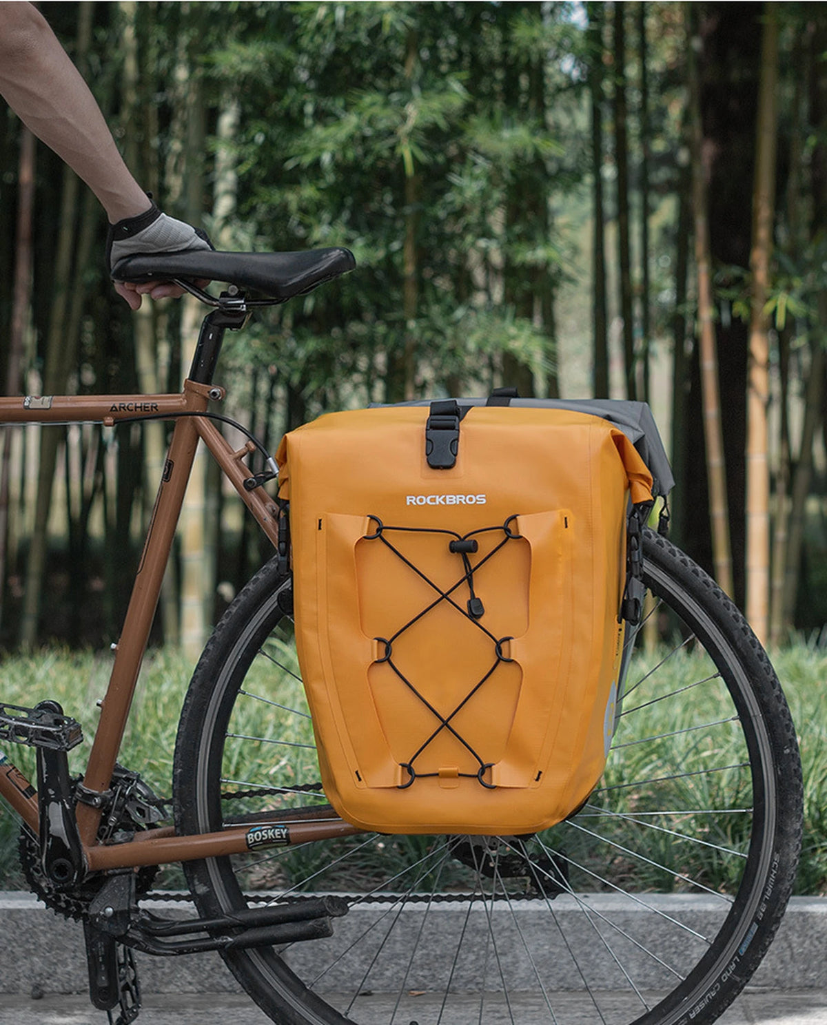 ROCKBROS Wasserdichte Fahrradtasche für den Gepäckträger – 25–32 l – Schwarz – Erweiterbar – Für E-Bikes und Mountainbikes