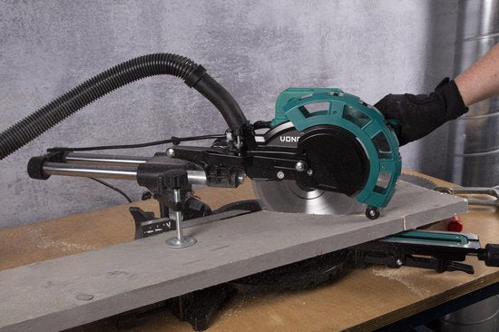 VONROC Kapp- und Gehrungssäge mit Zugfunktion - 2000W - Ø216MM - LED-Beleuchtung am Werkstück - Laser für perfekte Schnittlinie - Extra Schnittbreite 340mm - Verstellbare Tischverlängerungen mit Längenanschlag - Inklusive Sägeblatt & Werkstückspanner