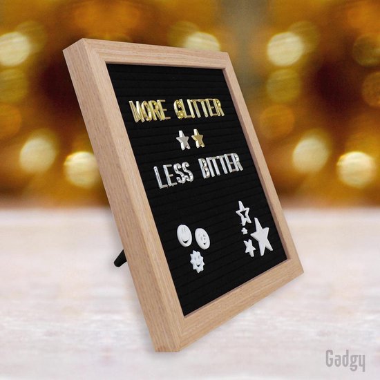 Gadgy Letter Board Schwarzer Filz - Holzrahmen - 25x25cm - mit Ständer, Haken und 3 Farbbuchstaben etc - Nettes Geschenk