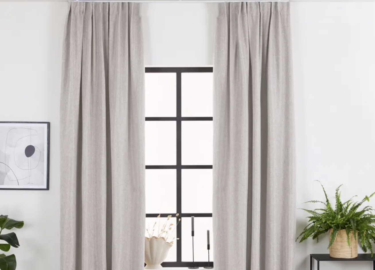 Outspot Luxury Woven Blackout Curtain mit Haken und Ringen - Beige - 150 x 260 cm