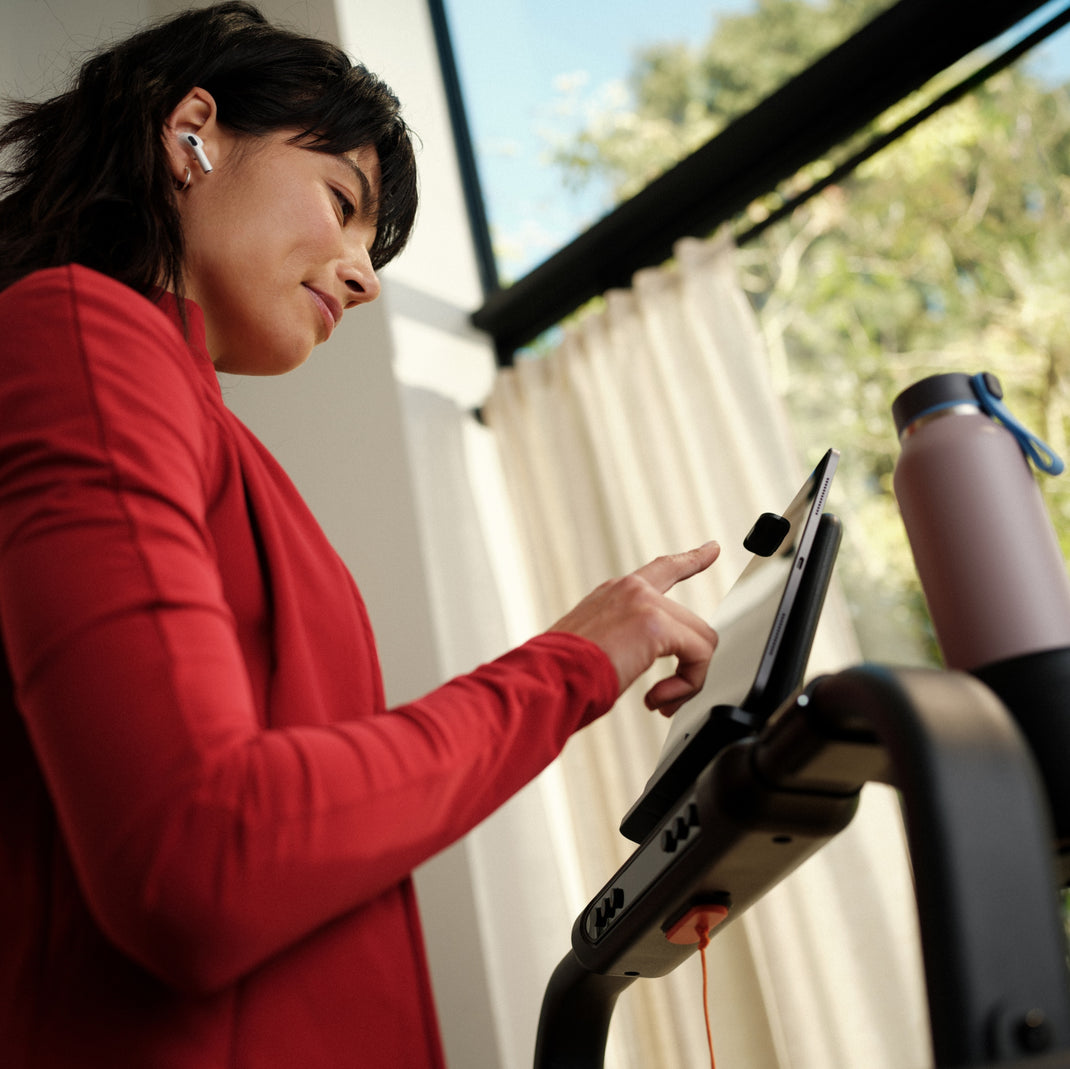 Moov Tablet- und Smartphonehalterung – neigbar – für Walk- und Run-Laufbänder