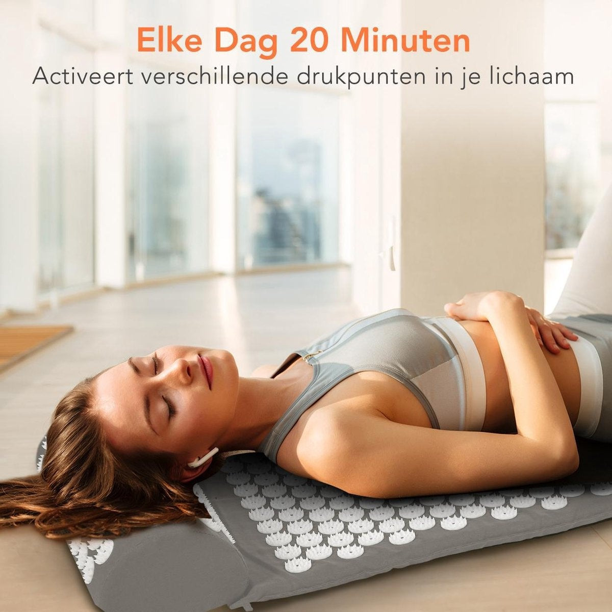 LifeGoods - Akupressurmatte mit Kissen - Shakti Matte - Nagelmatte inkl. 2x Triggerpunkt Ball - 66x40x2cm - Grau/Weiß