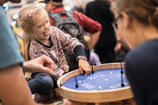 Klask – Brettspiel für 4 Spieler – Magnetspiel – Brettspiele für Erwachsene und Kinder