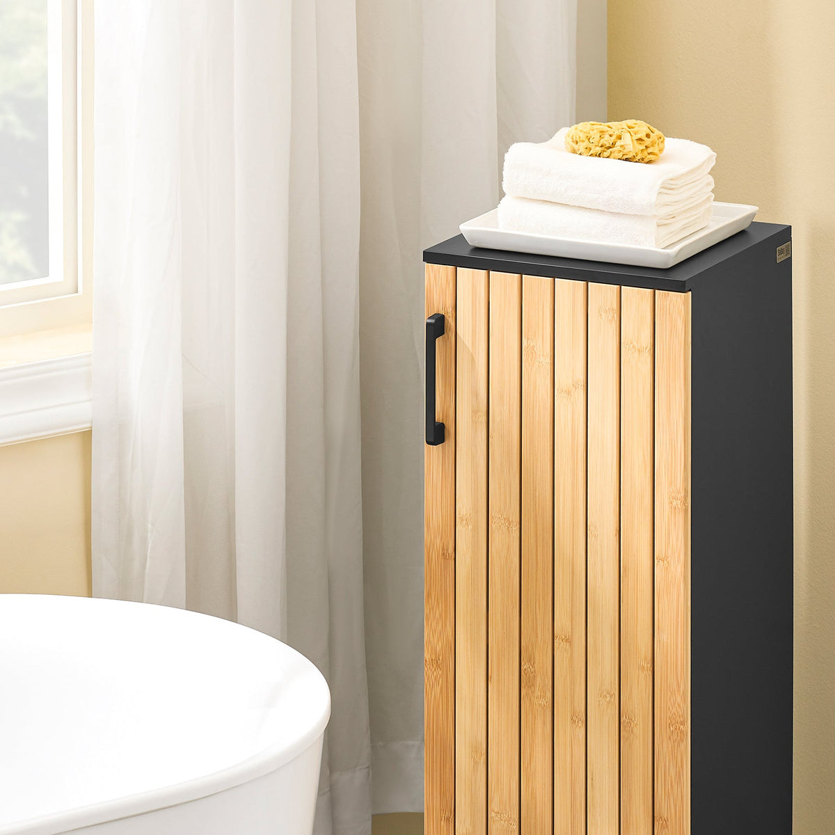 sobuy Schmaler Badezimmerschrank - 30x30x90 cm - Bambus & Schwarz - kompakter Badezimmerschrank mit Tür und verstellbaren Einlegeböden