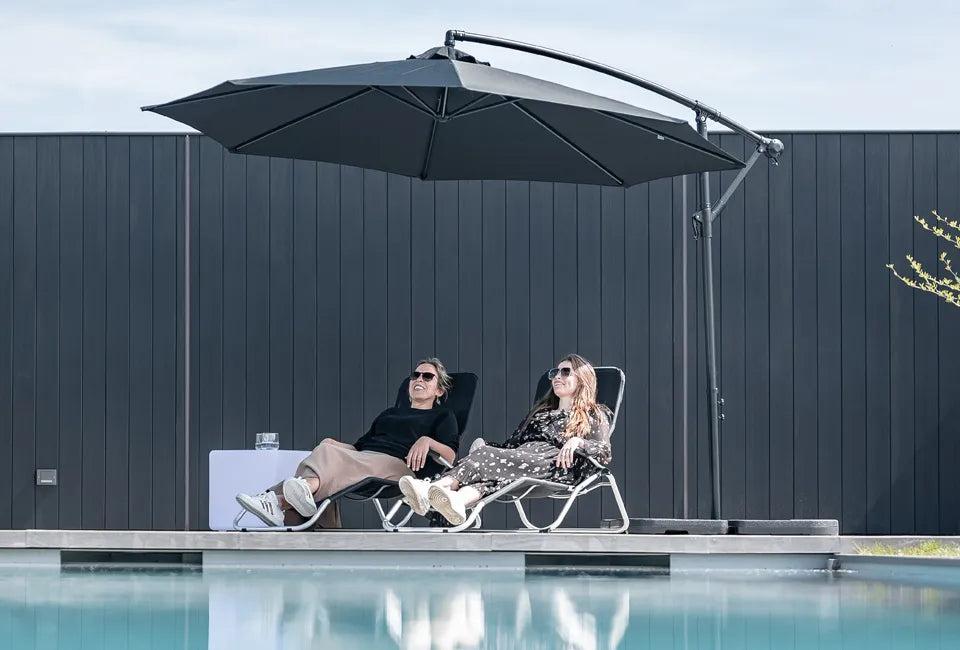 Hortensus Stylish Hanging Parasol 270 cm in Schwarz - Luxuriöser schwebender Sonnenschirm für Tisch oder Lounge Set