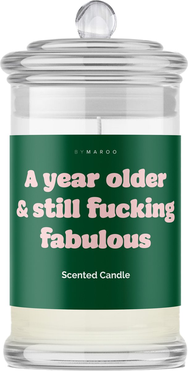 Von Maroo Duftkerze im Glas – „A Year Older & Still Fucking Fabulous“ – Baumwolle – 8 x 15 cm – 45 Brennstunden
