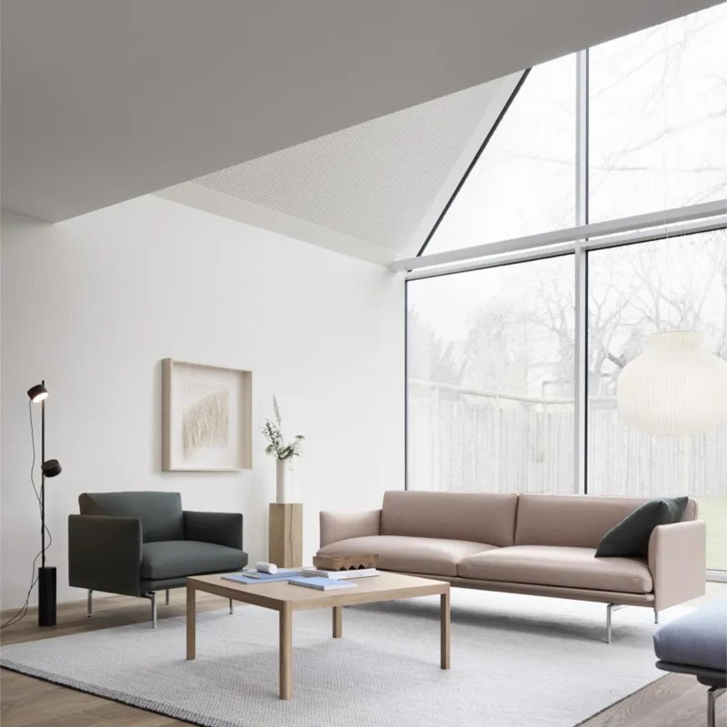 Muuto Post Stehleuchte Schwarz - 136.2 cm hoch - Ø9.5 cm