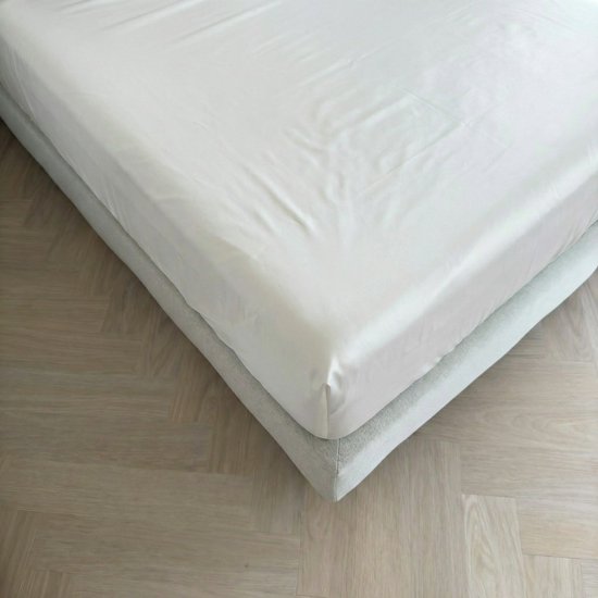 Kayori Saya Spannbetttuch aus Baumwollsatin – 180 x 210–220 cm – Matratzenhöhe 35 cm – Luxuriös & weich – Bio-Baumwolle – Weiß – 180 x 210–220 – Doppelbett – Bio-Baumwolle – Weiß