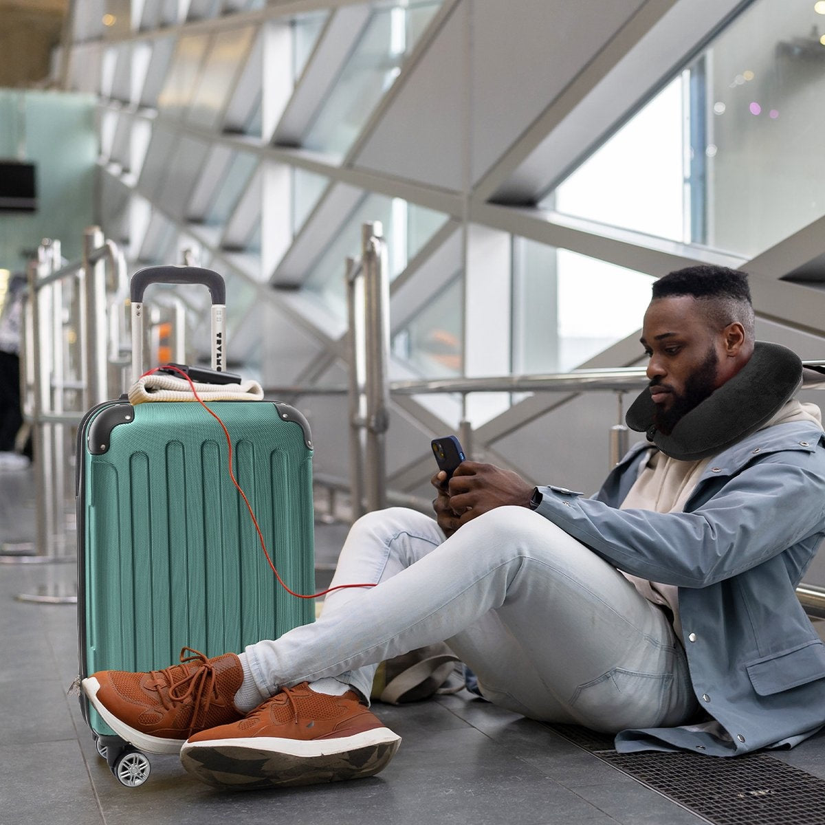 TRVLMORE Nackenkissen - Reisekissen für Flugzeug und Auto - U-Form - Memory Foam - Schwarz