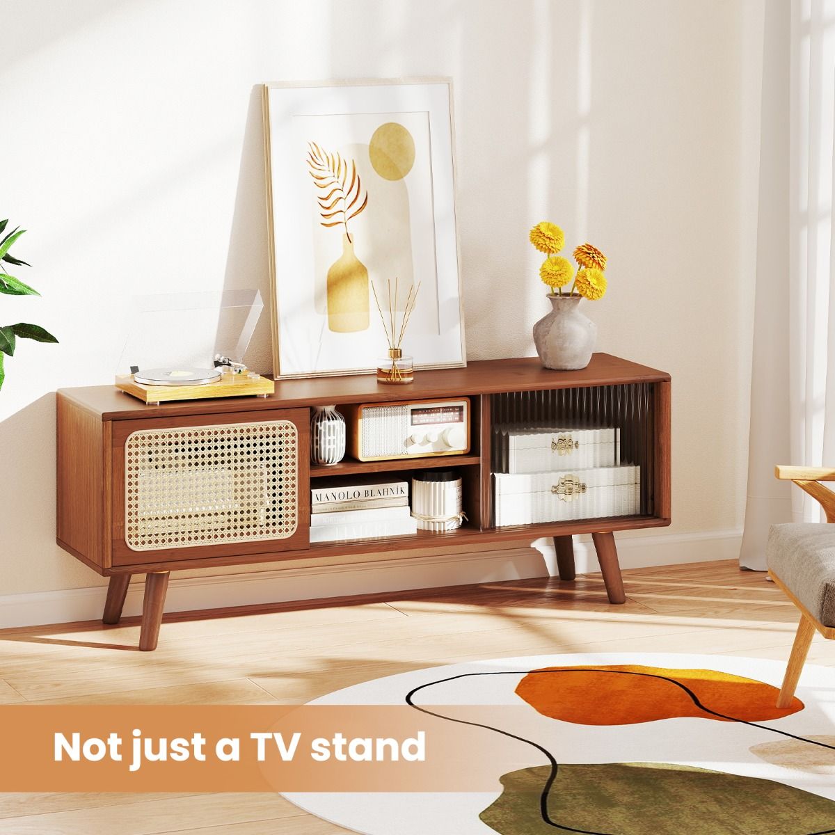 Coast TV-Möbel – Bambus mit Schilf und Glasschiebetür – verstellbares Regal – braun – 120,5 x 31 x 45,5 cm