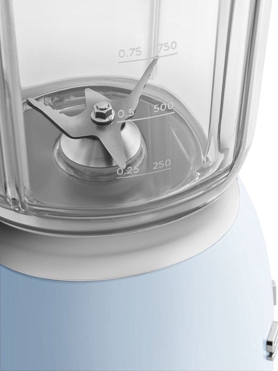 SMEG BLF03PBEU Mixer – Smoothie-Mixer – 800 W – 1,5 l Tritan™-Behälter – 4 Geschwindigkeitsstufen – Eiszerkleinerungs- und Smoothie-Funktion – im Stil der 50er Jahre – Pastellblau
