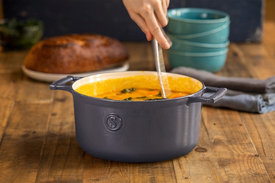 Saveur Selects - Voyage Ovale Kasserolle - Ø25 cm - Gusseisen - PFAS-frei - Induktion - Grau