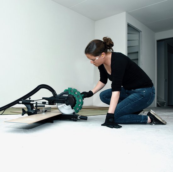 VONROC MS502AC Trennsäge - 2200W - 4500 U/min - Verstellbare Tischverlängerungen - Grün - 82x48x41 cm