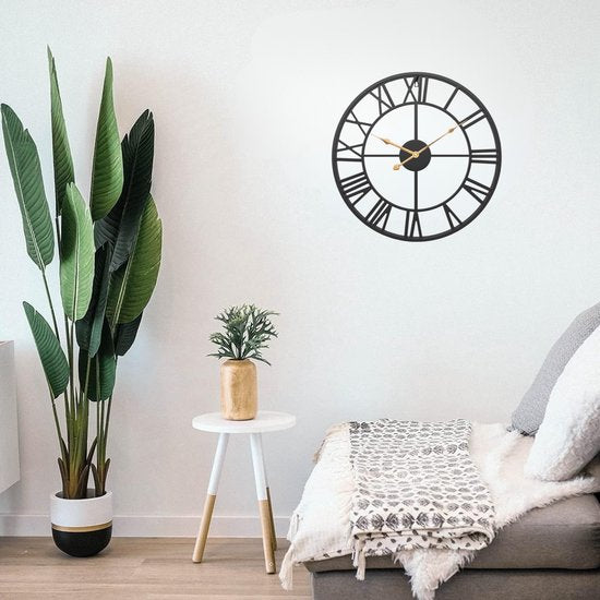 Tyme Wanduhr im Industrial-Stil – 34 cm – römische Ziffern – gut ablesbar – analog – Uhrwerk – moderne Wanduhr – Quarz – schwarz