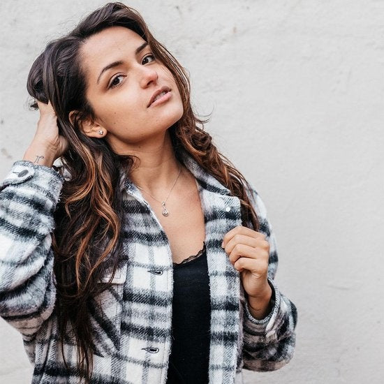 Yolora Damen Halskette mit Kalpa Camaka Kristall Anhänger - Farbe Silber - 18K Weißgold plattiert - Geschenkbox - Muttertagsgeschenk