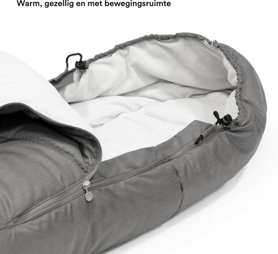 Stokke Xplory X, Modern Grey – Luxuriöser Kinderwagen – Verstellbar für den Komfort von Baby und Eltern – Polsterung, Sicherheitsgurt und reflektierender Reißverschluss für zusätzliche Sicherheit – Lässt sich in einem Handgriff zusammenklappen