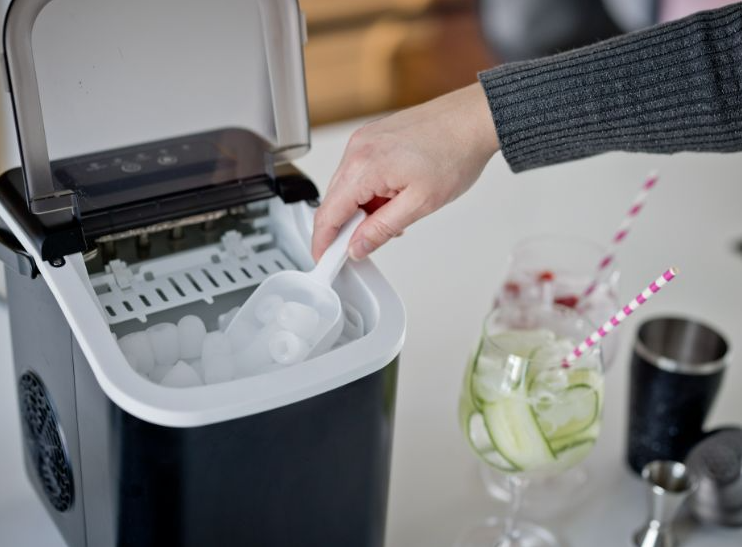 QLT Eiswürfelmaschine - Kompakt und effizient - 8-10 kg Eis pro 24 Stunden