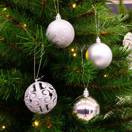 Giftsome Silbernes Weihnachtskugeln-Set – 101 Weihnachtskugeln aus Kunststoff – inkl. silberner Spitze – Weihnachtsdekoration – 3/4/6 cm