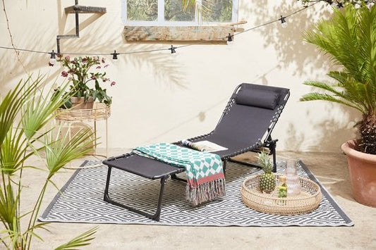 909 OUTDOOR Klappbare Liege - Liege mit Kissen & verstellbarer Rückenlehne - Schwarzer Gartenstuhl für Garten und Terrasse - Relaxsessel bis 110 kg max - 189 x 59 x 30 cm