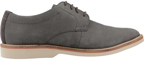 Schlichte Spitzenschuhe mit Lederfutter