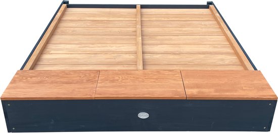 AXI Mandy XL Sandkasten 130 x 120 cm mit Stauraum und Deckel, anthrazit/braun – Mit Sitzbank und Kreidetafel – Inklusive Bodenplane – 10 Jahre Garantie!