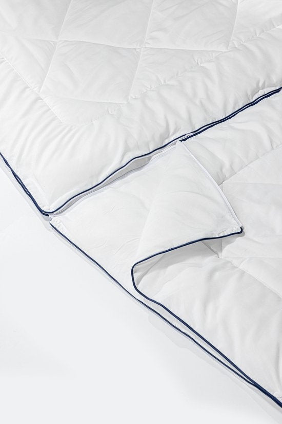 SoulsnoozeÂ® - Luxuriöse 4-Jahreszeiten-Bettdecke 240 x 220 - Doppelbettdecke - Partnerbettdecke - Verstellbar pro Seite - 30 Tage Probeschlafen - Hotelqualität - Anti-Allergie - Sommer- & Winterbettdecke