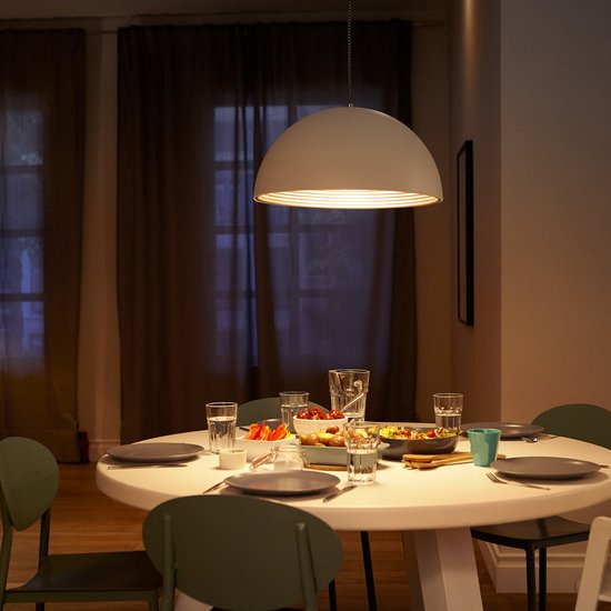 Philips LED-Lampe – Standardform mit E27-Fassung – Warmweißes Licht: 2700 K – 40 W – Klarglas – 6er-Pack