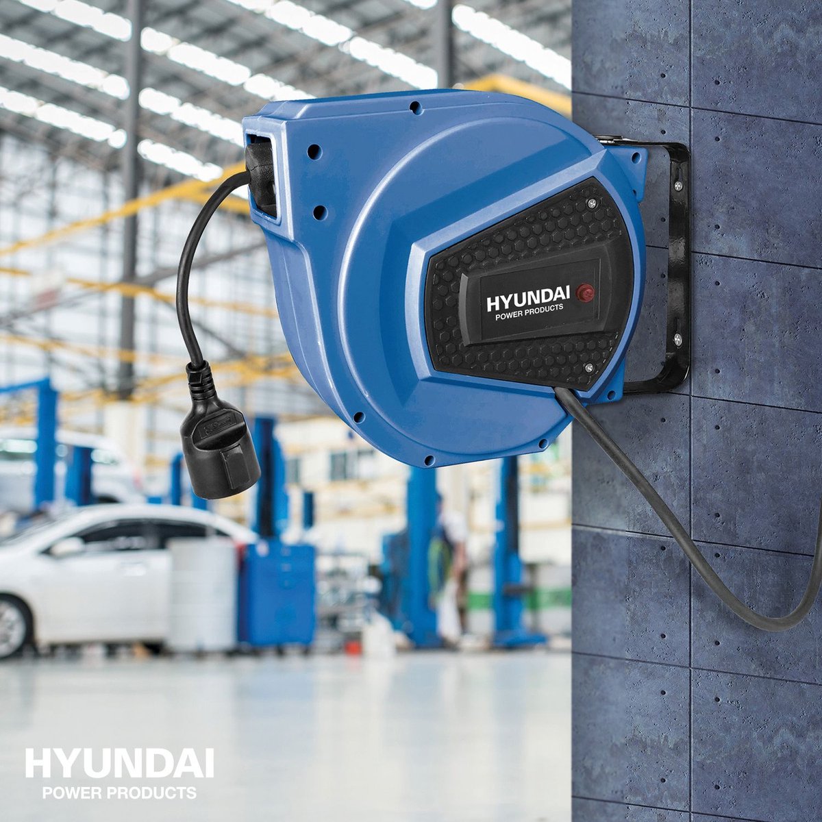 Hyundai Wandkabeltrommel 15 m 3x1,5 mm² automatisch einziehbar blau - schwenkbare Wandhalterung - 3200 W