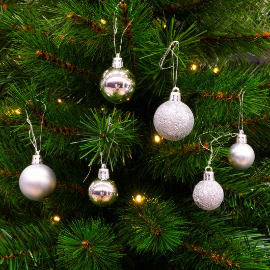 Giftsome Silbernes Weihnachtskugeln-Set – 101 Weihnachtskugeln aus Kunststoff – inkl. silberner Spitze – Weihnachtsdekoration – 3/4/6 cm