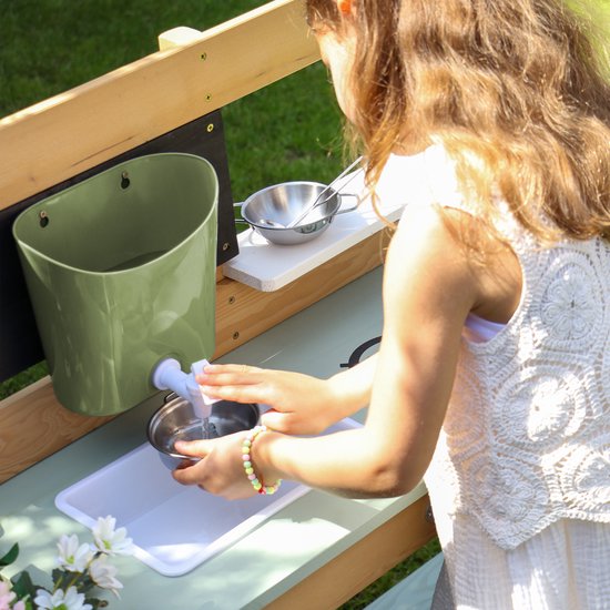 AXI Wassertank mit Wasserhahn, grün – Wasserspender für Spielküche oder Matschküche – 0,7 Liter – Ab 3 Jahren