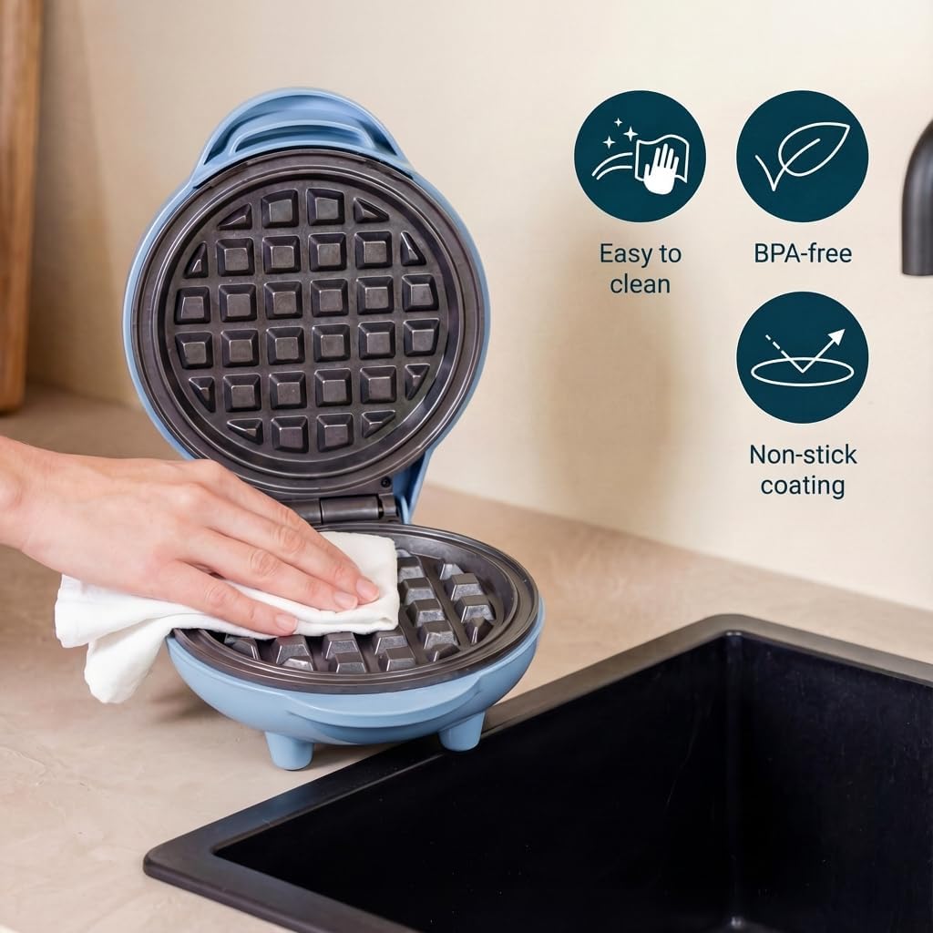 Bestron Mini-Waffeleisen im Retro-Design – Antihaftbeschichtung – Für Kinderfeste und Weihnachten – 550 Watt – 15,4 x 11,3 x 20,3 cm – Blau