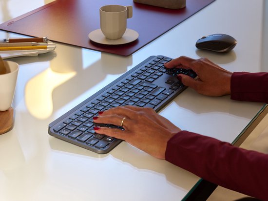 Logitech MX Keys for Business – Tastatur – Kabellos – QWERTY ISO – Grau