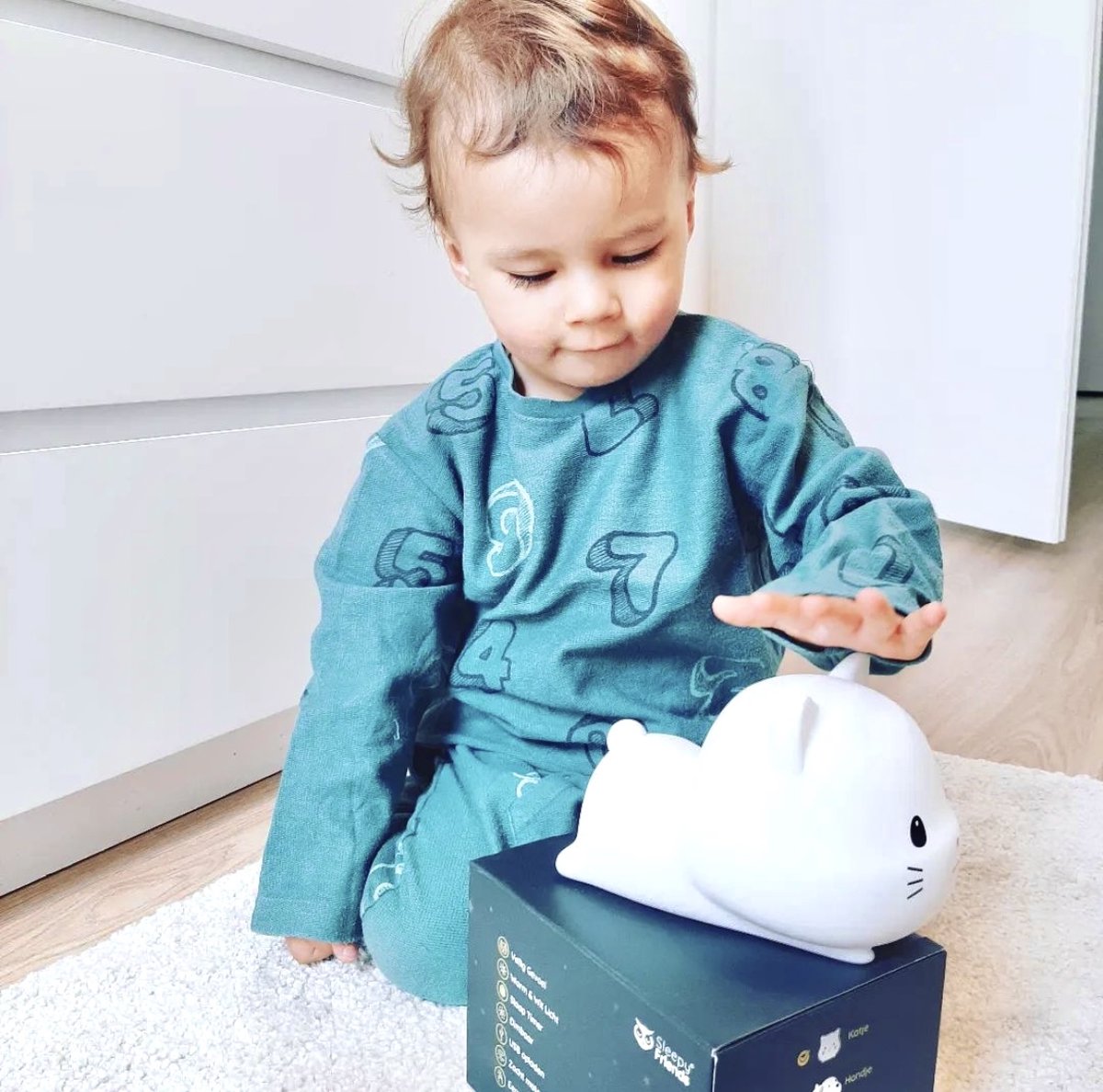 Sleepy Friends Premium Katzen-Nachtlicht Kinderzimmer - USB aufladbar, dimmbar, weich & sicher - 95 x 97 x 100 mm - Grau