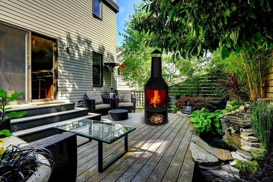 BBQ Collection Außenkamin - Outdoor-Ofen - mit Schornstein - 134 x 44,5 x 44,5 cm - mit Aschefänger, Schürhaken und Holzlager - Carbonstahl - Schwarz