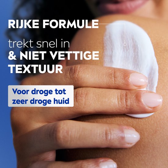 NIVEA Pflegende Körpermilch – mit Hyaluronsäure, sanftem Mandelöl und pflegendem Serum – Körpermilch mit 72-Stunden-Feuchtigkeitsversorgung – Für trockene bis sehr trockene Haut – 400 ml