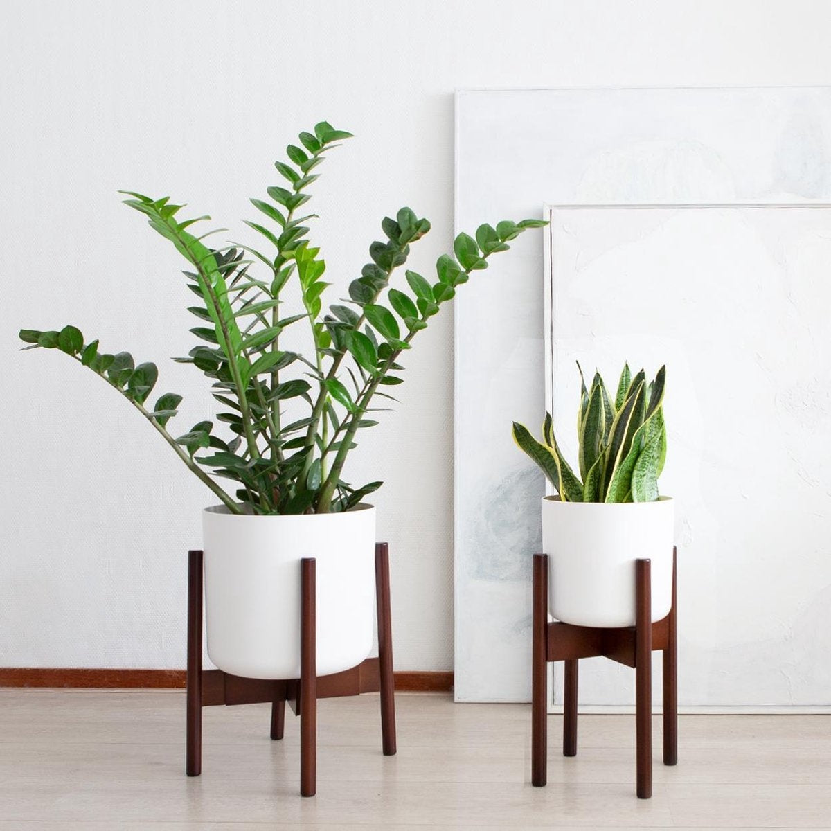LifeGoods Pflanzenständer - Ausziehbarer Blumenständer - Pflanztisch - 20 bis 30 cm - Dunkler Bambus